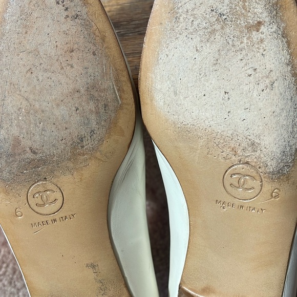 CHANEL Vintage Off-White Leather Flats 6 - Picture 10 of 10
